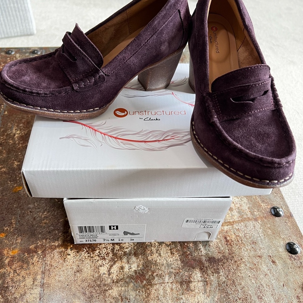 Clark’s suede healed loafers